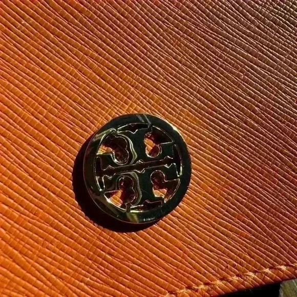 Tory Burch Sunglasses Case - Picture 10 of 11